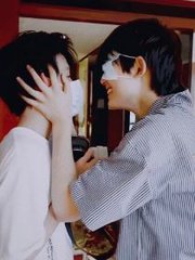 女子衣服一件不剩